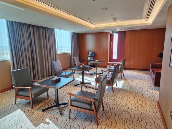 Lounge (left side)