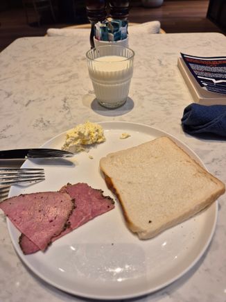A glas of milk and some bites do the job