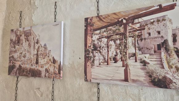 Photos taken during the filming of Game of Thrones, where Klis was used as 