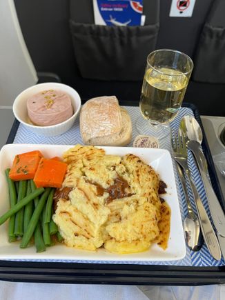 Very surprised with cottage pie for lunch today GLA-LCY. 13:20 departure, although the aircraft had night stopped but this was really good.