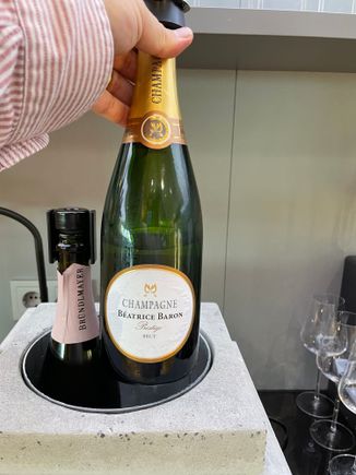 Breakfast champagne