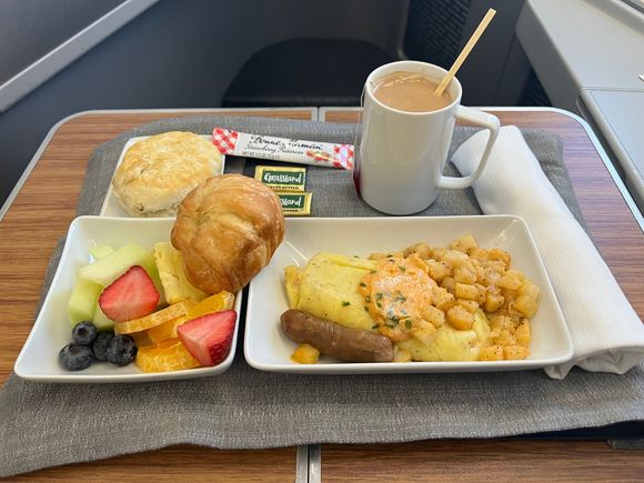 Westbound breakfast on 788 (Concept D) PHL-LAS.