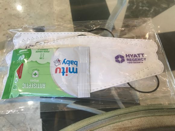 Welcome amenity of care kit: mask + wipes