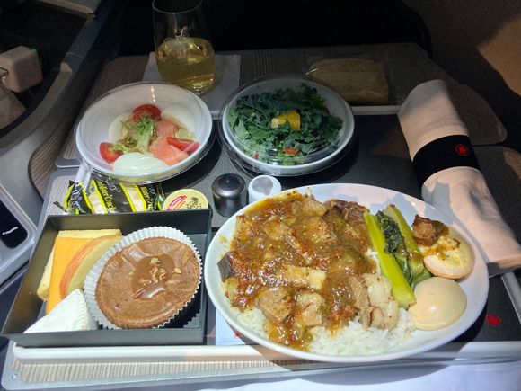 The main meal was beef from Antonio Park’s recipe. As I requested the meal to be served later during the flight when everyone was sleeping, it came all at once in a tray, which was fine. 