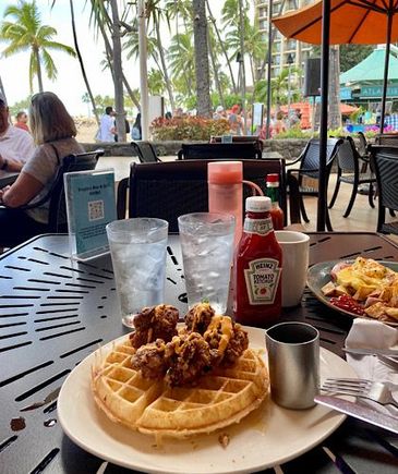 Chicken and waffle at Hilton Hawaiian Village. The waffle had an orange essence and was sprinkled with yukari dust. After talking to the server about yukari, she brought me a little unground yukari. The taste reminded me of haw flakes. 