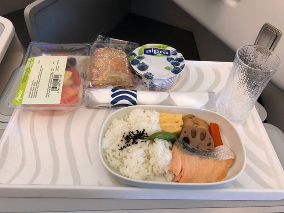 This was the SFML breakfast HEL-LHR pre covid. Croissants and Finnish bread were also offered