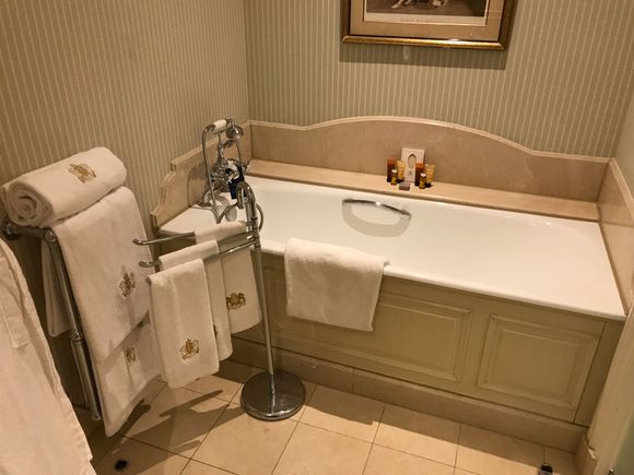 Bathtub fills up in 2 minutes 
