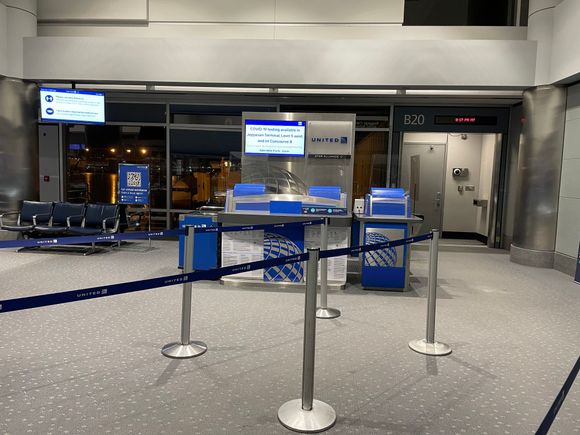 B20 at DEN with the legacy CO agent desk. If you look closely, the “Continental” text under the logo is covered with a blue color-matched decal.