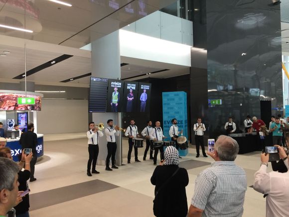 Live band, domestic terminal