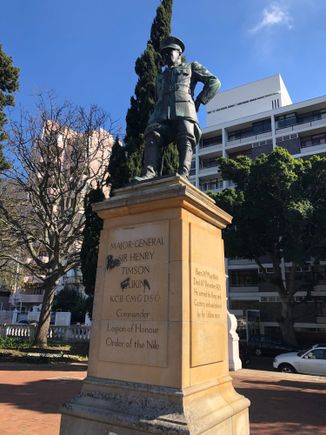 A spot of Australia-style statue modification 