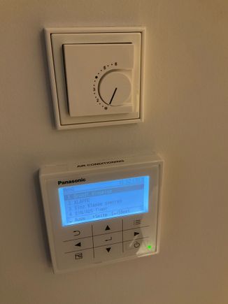 The airconditioning control and floor heating regulator