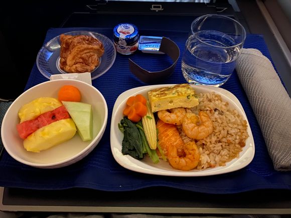 Shrimp and salmon with rice. Good but kinda ofd to serve as a breakfast item. Not complaining though. Makes more sense to be served on SFO - Taipei which lands in the evening versus TPE - SFO which lands early morning. 