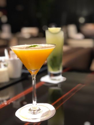 Cocktail hour from 18.00 till 20.00. All drinks are free, outside the happy hour you need to pay for alcohol.