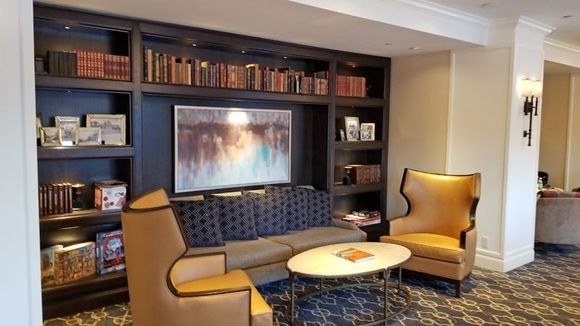 Gold Lounge
