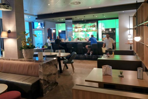 Reception area of the Crowne Plaza Frankfurt Congress 