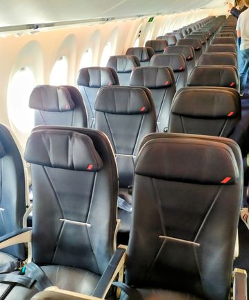 Standard seating on the Air France flight from Amsterdam airport AMS to Paris CDG 