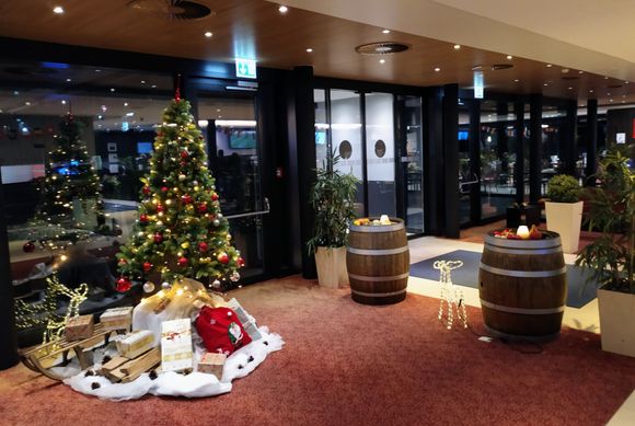 Entry to the Holiday Inn Express at Rümlang near Zurich, with pleasant Christmas decorations 