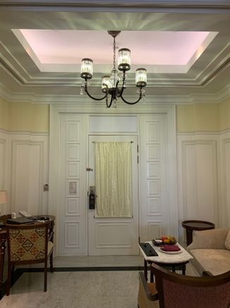 Entrance/sitting room