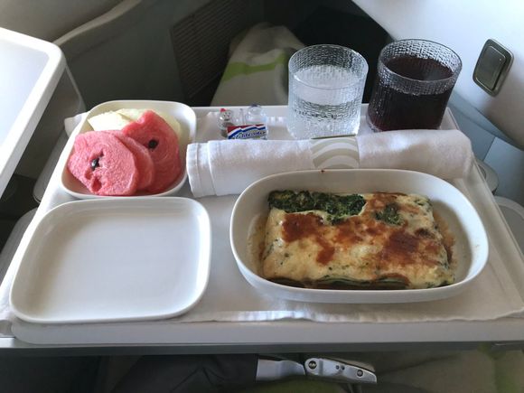 The light meal was served around 2 hrs before arrival into HEL. The spinach lasagna was surprisingly good, though a bit greasy.