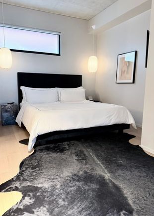 Bedroom with a Hastens mattress…
But no mirror!