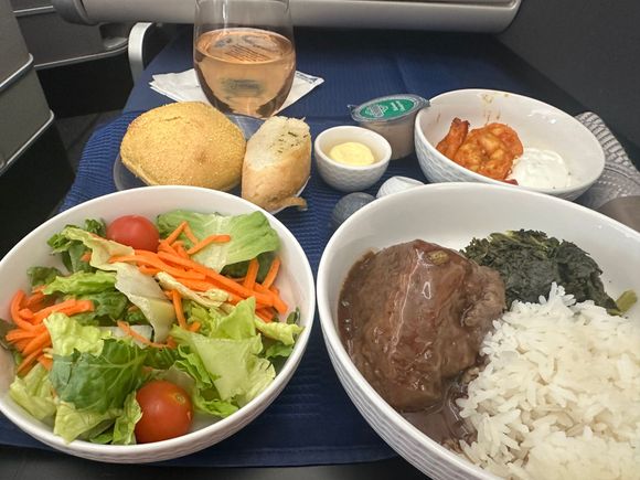 I was added to the flight EWR to NRT less than 24 hours before departure, so the pre-order window was closed. Everything was served on one tray together - thought that changed on May 1? Appetizer and bread was randomly selected for me. The beef wasn’t peppercorn or with mashed potatoes. This is so weak considering a ticket to Japan is now $8k on United. 