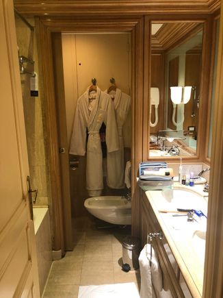 Tight, but nicely decorated bathroom