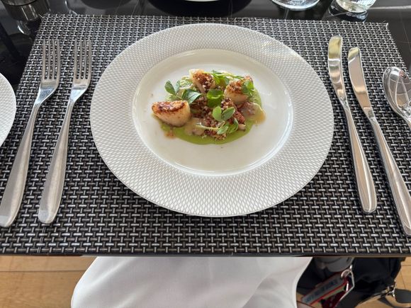 Scallops, pea purée, bacon & sourdough crumb, malt vinegar emulsion