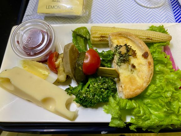 Afternoon snack: Broccoli rarebit tart, griddled tenderstem broccoli, artichoke and courgette skewer, charred baby corn, Emmental, red chicory, beetroot ketchup