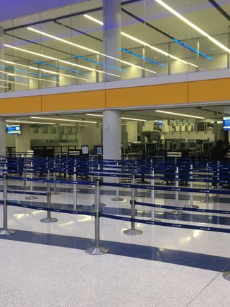 Gold Track security lane in T7