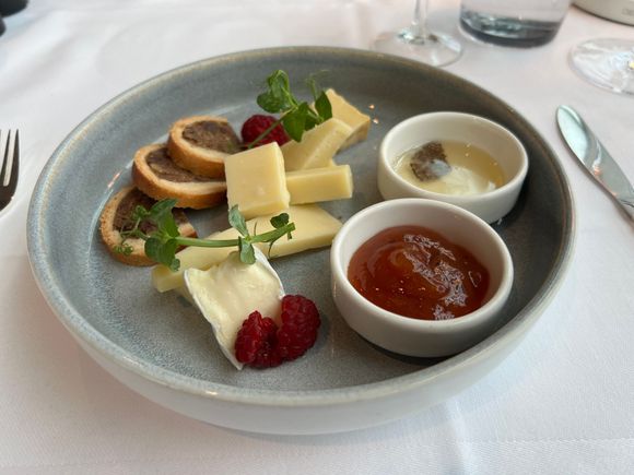 Cheese Plate, Tomato relish & Honey 