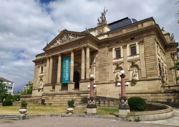 Hessisches Staatstheater Wiesbaden, front view 