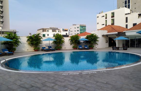 There is a nice and refreshingly cold swimming pool on the roof of the Eastin hotel 