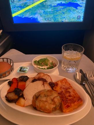 Slightly different take on Christmas dinner on BA296 ORD-LHR. More gravy and nice cheese potatoes. Yum!
