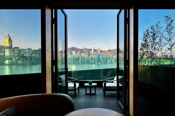 Terrace (Patio: Day)