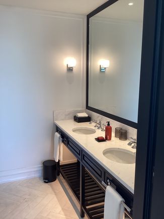 Vanity sinks 
