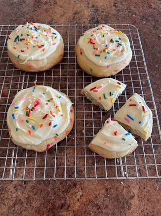 Copy cat CRUMBL birthday cake cookies. 