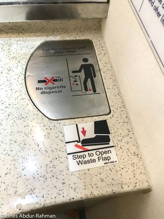 A no-touch garbage can! I. AM. IN. LOVE!!