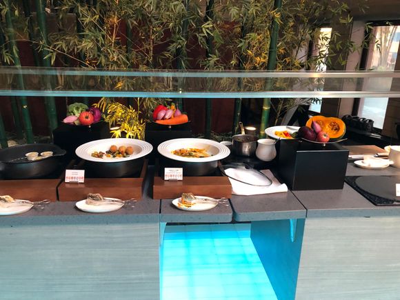Club lounge food offering