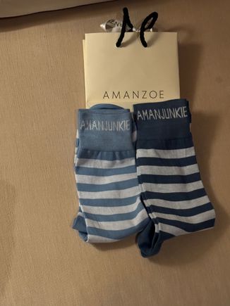 Amanjunkie socks at AmanZoe