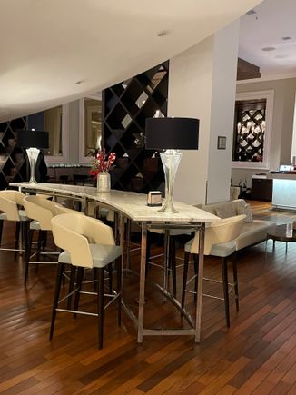 Pavillion lounge 