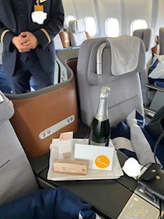 Last August, when boarded the FRA-DXB on my bday, this present was waiting for me at my seat :-D  (organised by the crew, nothing was preordered by my family) 