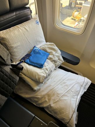 Full Polaris bedding, not so much on the seat