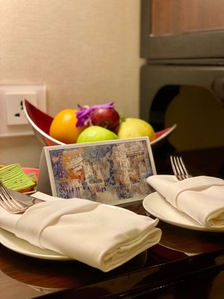 Welcome amenity and note: Fruit plate 