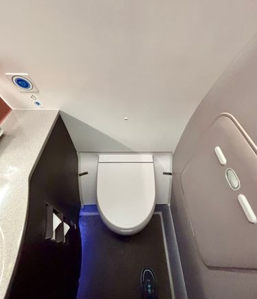 Forward lavatory 