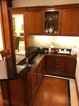 bar / kitchenette area....