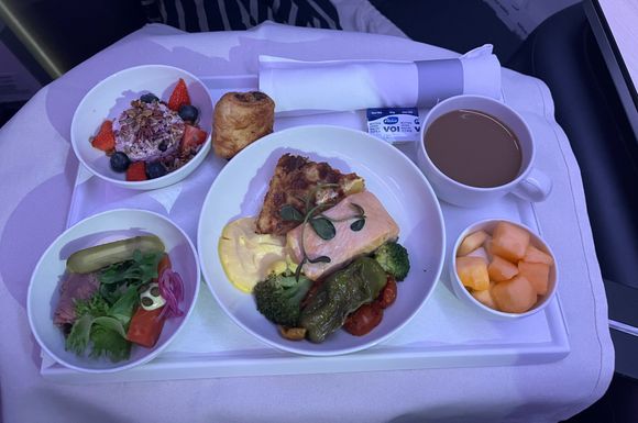 Brunch served 2 hours before landing 