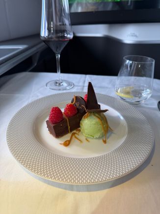 The dark chocolate bar with mint ice cream
