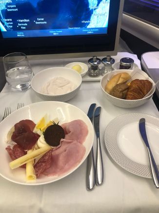 Cold cuts with inedible bread