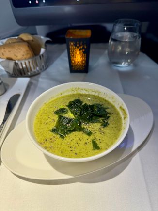 Broccoli and courgette soup with seaweed(?) which was not listed on the menu. 6/10 as bit of a weird combo for me.
