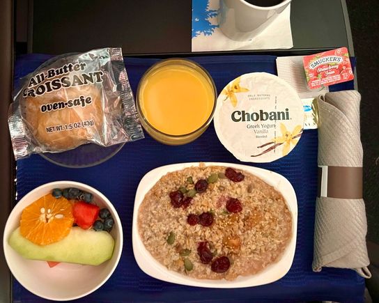 ^ SFO > ICN Oatmeal (my go-to breakfast, plus had just had the spinach & kale on previous EWR > SFO leg)